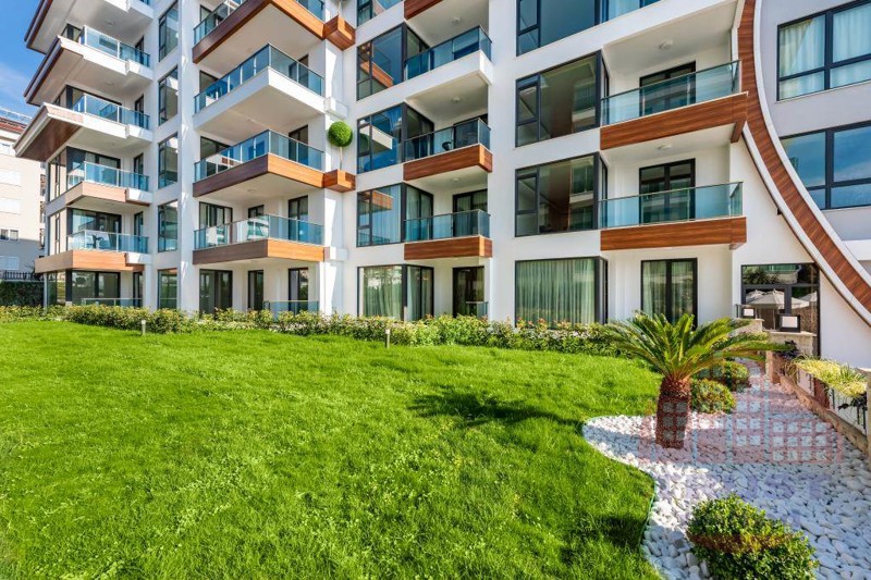 Exclusive seafront penthouse at modern residence in Kestel, Alanya