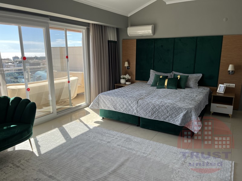 Stunning penthouse with sea view 4+1 in Crystal Towers, Cikcilli Alanya