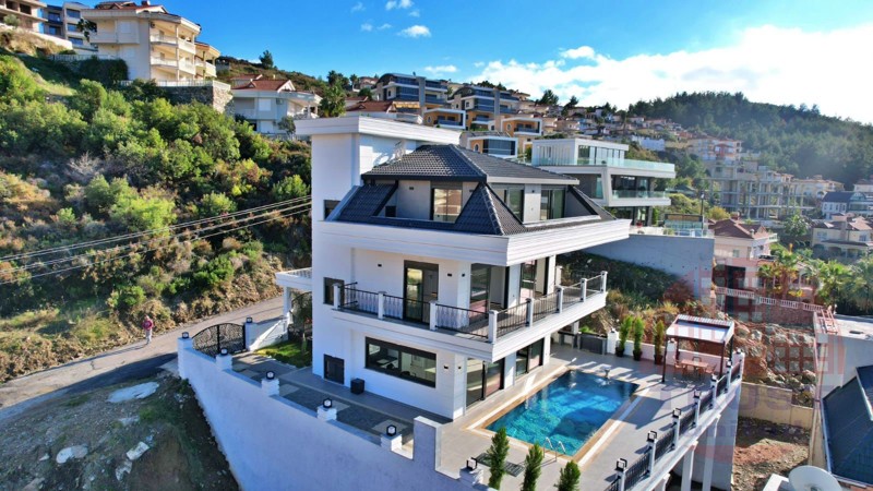 Magnificent 4+1 villa in Kargicak - exclusive investment opportunity with Citizenship eligibility