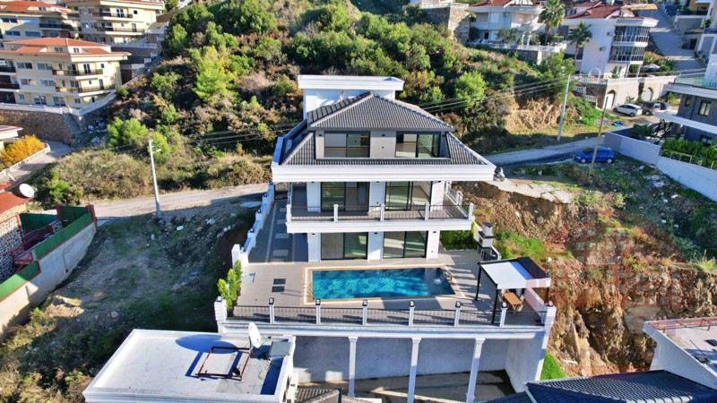 Magnificent 4+1 villa in Kargicak - exclusive investment opportunity with Citizenship eligibility