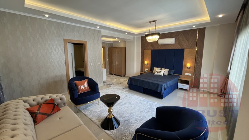 Stunning penthouse with sea view 4+1 in Crystal Towers, Cikcilli Alanya