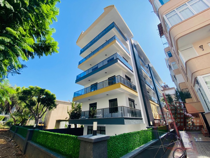 Spacious 3+1 apartment in Alanya city center - just 50m from the sea