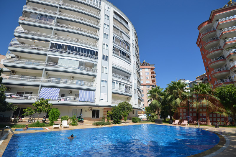 Spacious 2+1 furnished apartment in premium Tosmur complex, Alanya