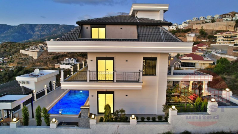 Magnificent 4+1 villa in Kargicak - exclusive investment opportunity with Citizenship eligibility