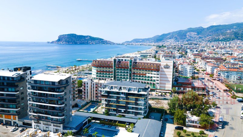 Luxury residential complex in a few meters from the beach in Oba, Alanya