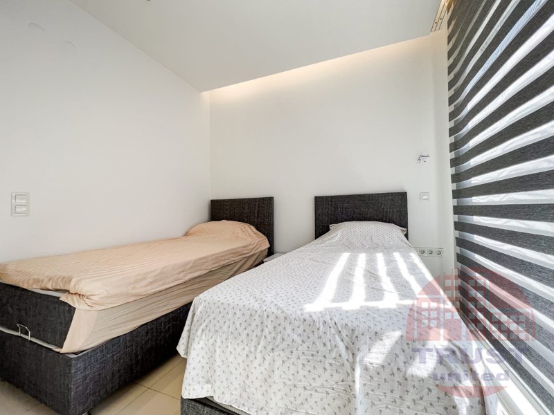 Luxury residential complex in a few meters from the beach in Oba, Alanya