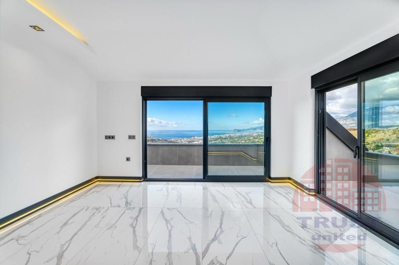 Magnificent 4+1 villa in Kargicak - exclusive investment opportunity with Citizenship eligibility