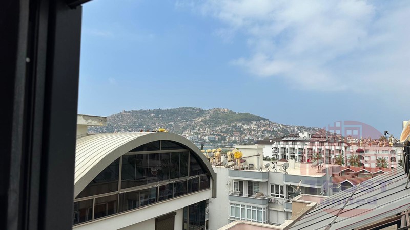 Spacious 3+1 apartment in Alanya city center - just 50m from the sea