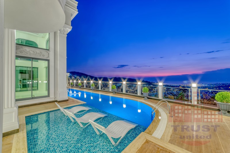 Luxurious private 6+1 villa in Kargicak appropriate for Turkish citizenship by investment