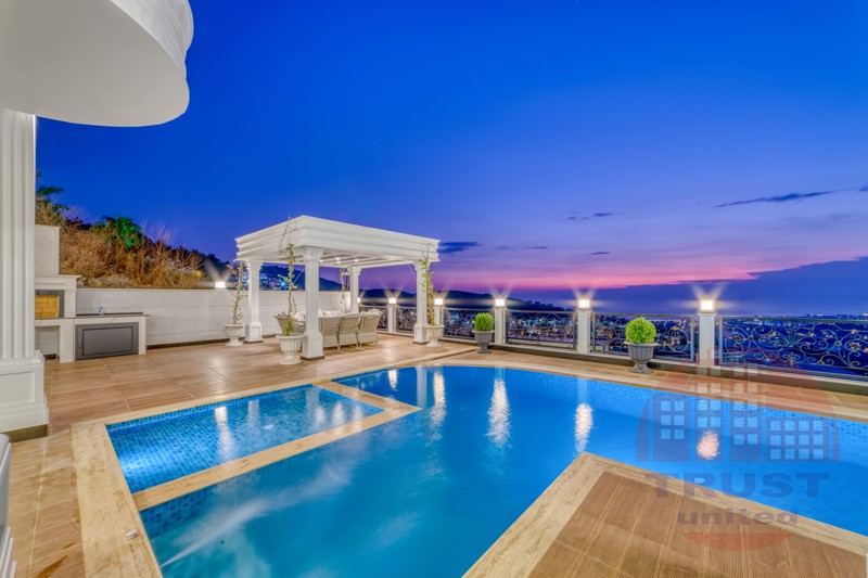 Luxurious private 6+1 villa in Kargicak appropriate for Turkish citizenship by investment