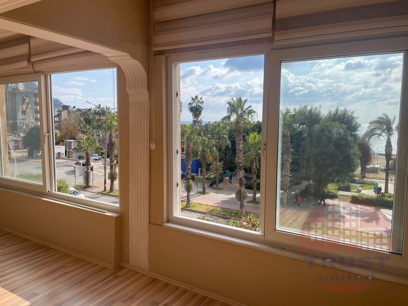 Prime seafront 3+1 apartment in historic Alanya center