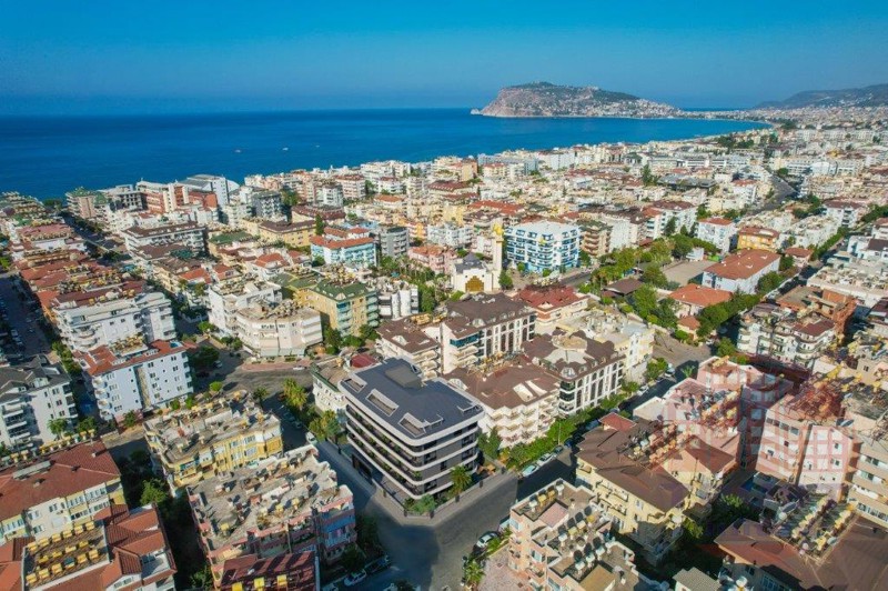 Premium quality cozy residence in a walking distance from the sea in Oba, Alanya.