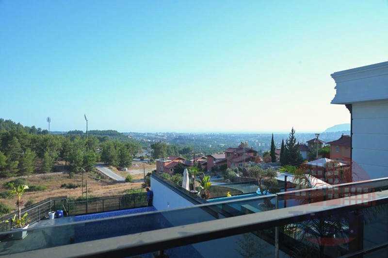Magnificent 5+2 villa for Turkish citizenship in Kızılcaşehir's elite and green district of Alanya