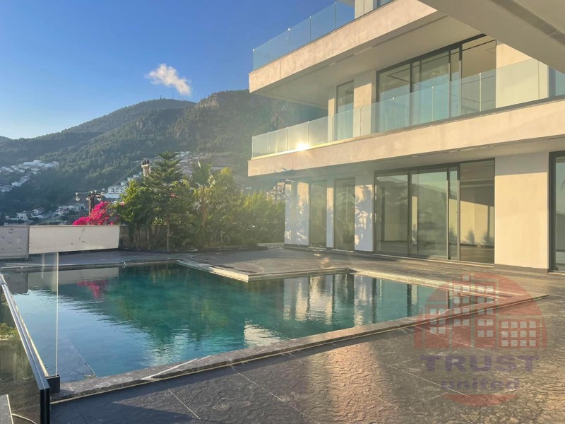 Exclusive 5+3 luxury villa for Sale in Bektaş district near the center of Alanya