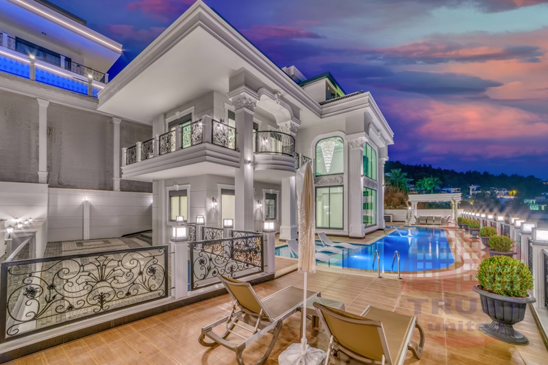Luxurious private 6+1 villa in Kargicak appropriate for Turkish citizenship by investment