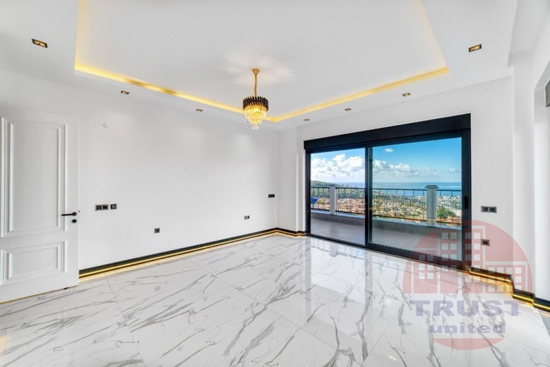 Magnificent 4+1 villa in Kargicak - exclusive investment opportunity with Citizenship eligibility