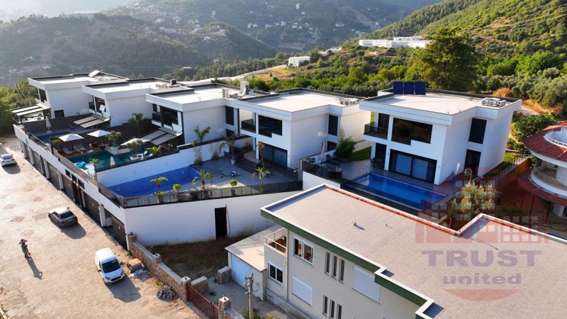 Magnificent 5+2 villa for Turkish citizenship in Kızılcaşehir's elite and green district of Alanya